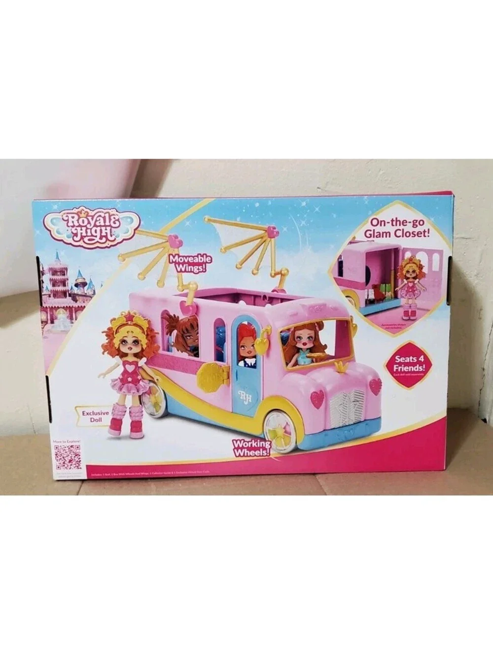Royale High Glam Bus Playset with Exclusive Doll and Virtual Item Code Collectio